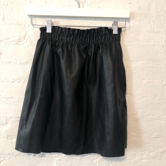Zara faux leather skirt - Picture 1 of 2